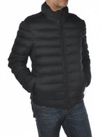 vista del piumino corto blu con avvitato Peuterey in tessuto stretch