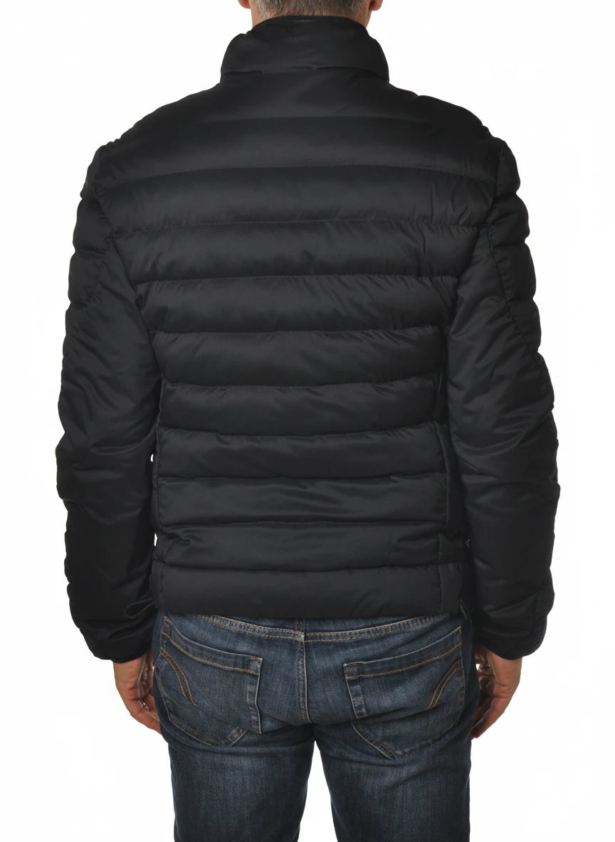 vista del piumino corto blu con avvitato Peuterey in tessuto stretch