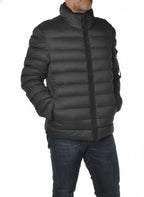 vista del piumino corto grigio con avvitato Peuterey in tessuto stretch