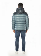 vista posteriore del piumino corto celeste con dritto Peuterey in ripstop primaloft riciclato