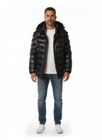 vista frontale del piumino corto nero con dritto Peuterey in ripstop primaloft riciclato