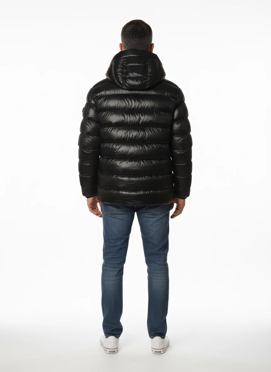 vista posteriore del piumino corto nero con dritto Peuterey in ripstop primaloft riciclato