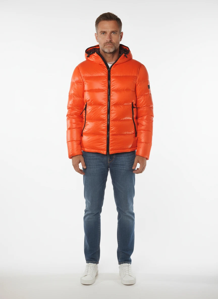 vista frontale del giubbotto bomber arancione con cappuccio Peuterey in piuma d'oca