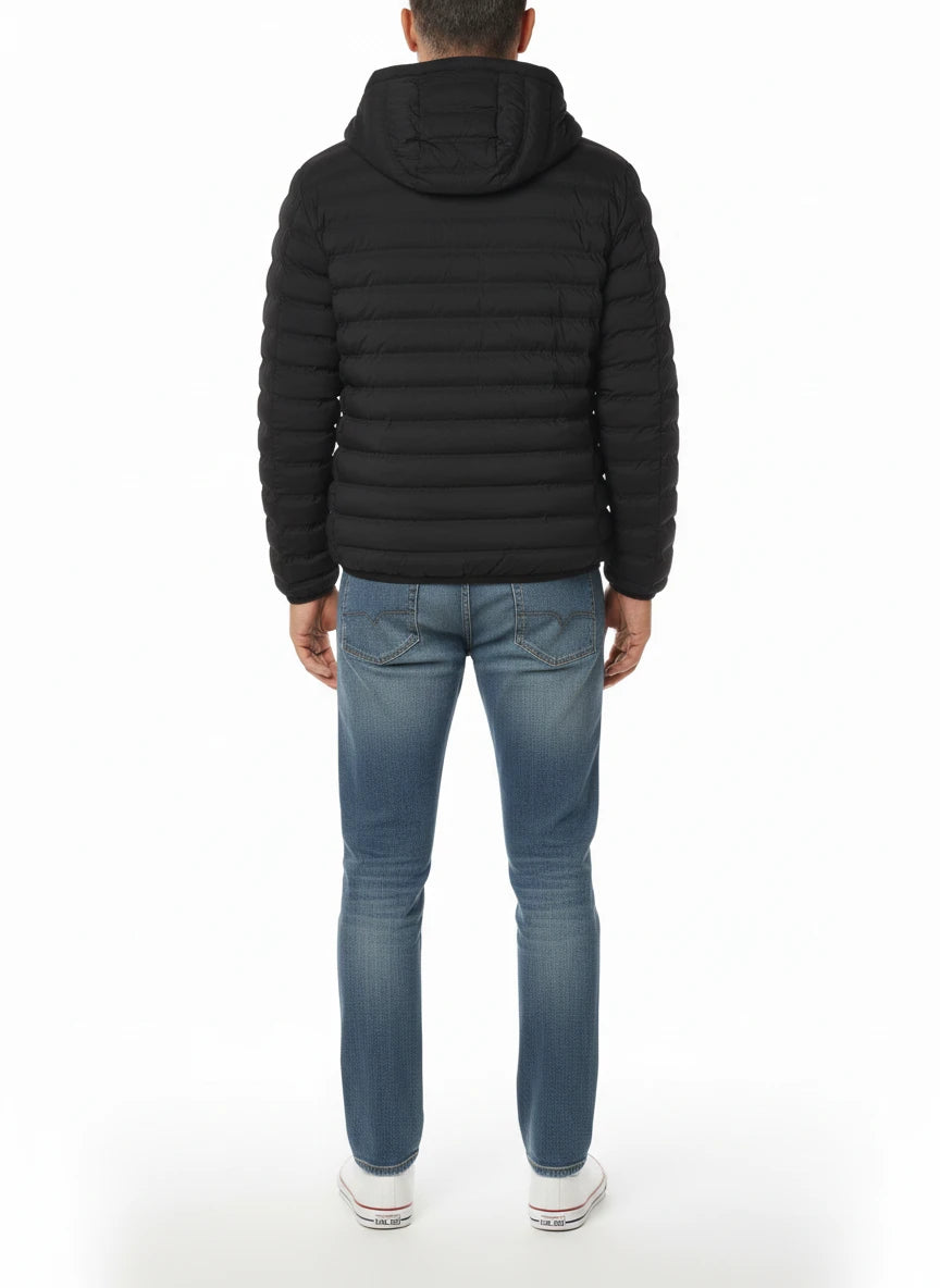 vista posteriore del piumino corto nero con zip termosaldate Peuterey in tessuto tecnico