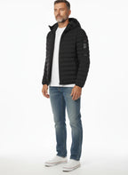 vista a 45° frontale del piumino corto nero con zip termosaldate Peuterey in tessuto tecnico