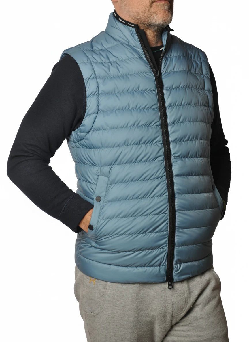 vista del gilet cartazucchero con senza maniche Peuterey in fibra sintetica