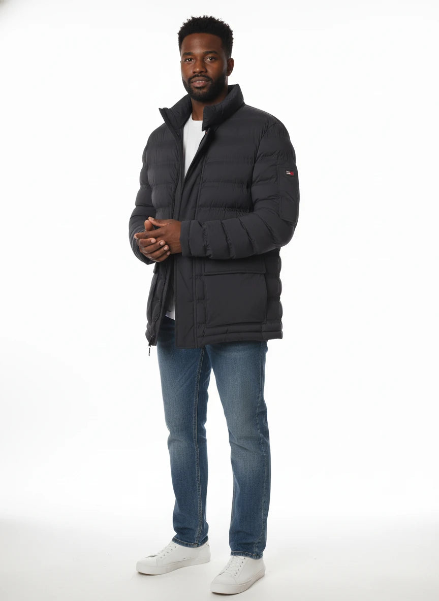 vista a 45° frontale del piumino blu con collo in piedi Peuterey in tessuto stretch