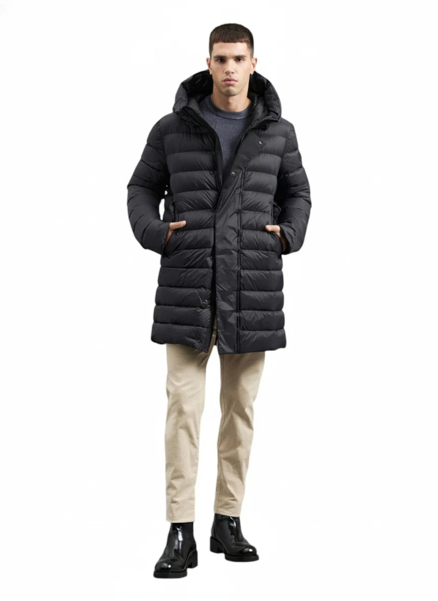 vista del piumino blu con canali stretti Peuterey in nylon riciclato