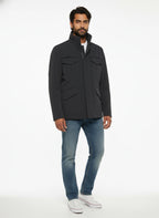 Modello a 45 gradi con field jacket Peuterey nylon blu con cappuccio