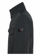 Dettaglio tasche e zip del field jacket Peuterey nylon nero con cappuccio