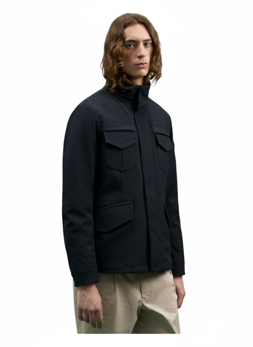 Vista posteriore del field jacket Peuterey nylon nero con cappuccio