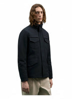 Vista posteriore del field jacket Peuterey nylon nero con cappuccio