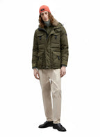 Vista posteriore del field jacket Peuterey pelle scamosciata verde