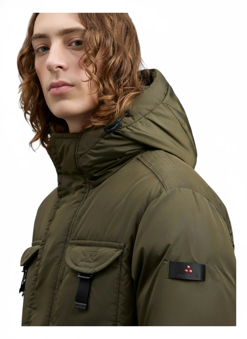 Dettaglio tasche e zip del field jacket Peuterey pelle scamosciata verde