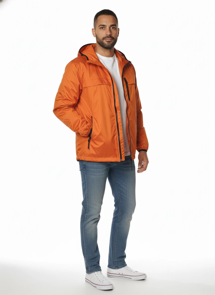 Modello a 45 gradi con giubbotto Peuterey  arancio con cappuccio