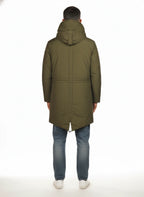 Vista da dietro del giubbotto Peuterey piuma verde con cappuccio