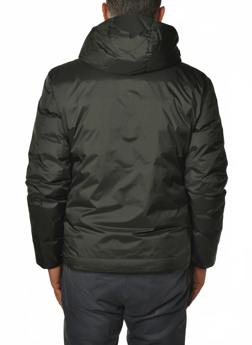 Dettaglio tessuto del giubbotto Peuterey tessuto tecnico verde