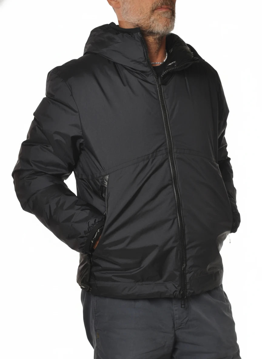 Vista frontale del giubbotto Peuterey tessuto tecnico blu con cappuccio