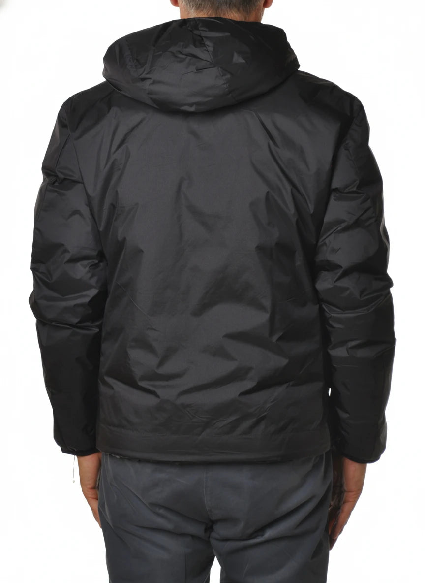 Dettaglio tessuto del giubbotto Peuterey tessuto tecnico blu