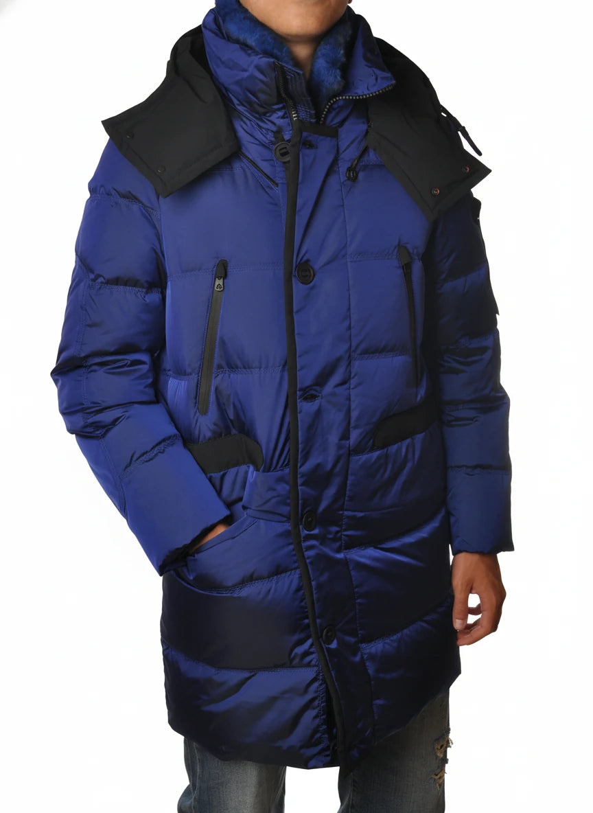 Vista posteriore del giubbotto Peuterey piuma royal con cappuccio