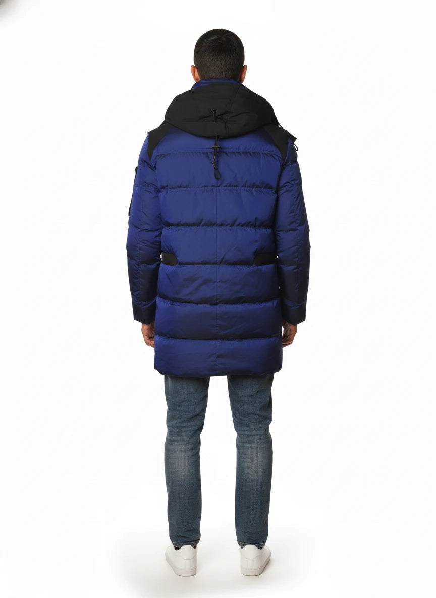 Vista da dietro del giubbotto Peuterey piuma royal con cappuccio