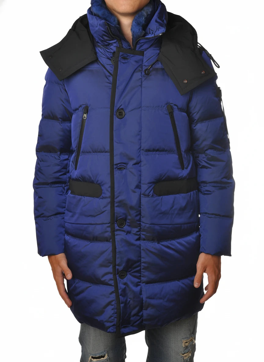 Vista frontale del giubbotto Peuterey piuma royal con cappuccio