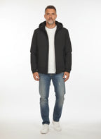 Modello frontalmente con giubbotto Peuterey nylon fumo con cappuccio