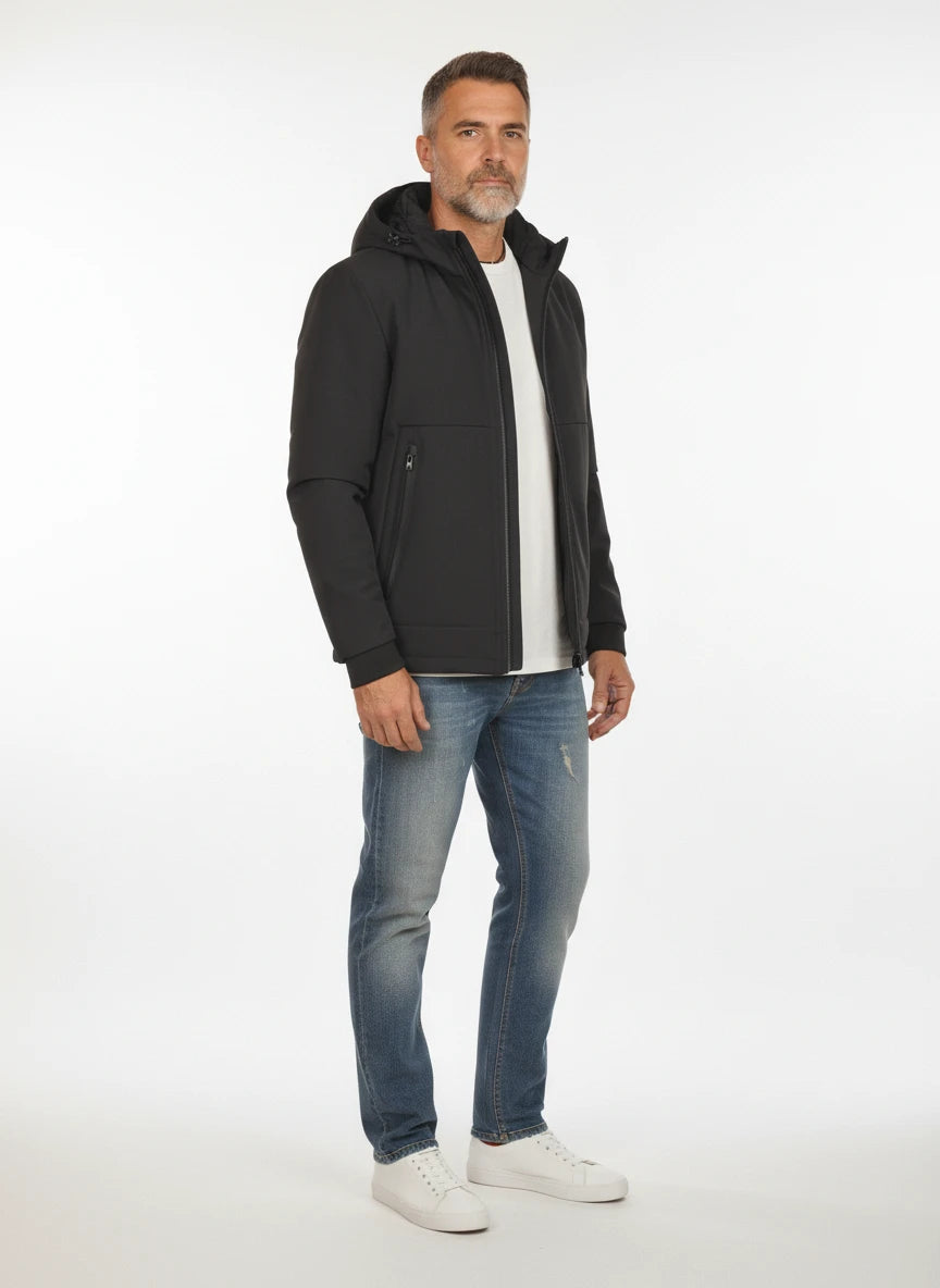 Modello a 45 gradi con giubbotto Peuterey nylon fumo con cappuccio