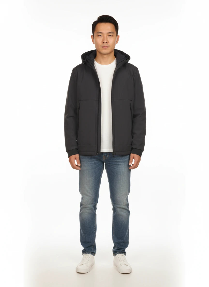 Modello frontalmente con giubbotto Peuterey nylon blu con cappuccio