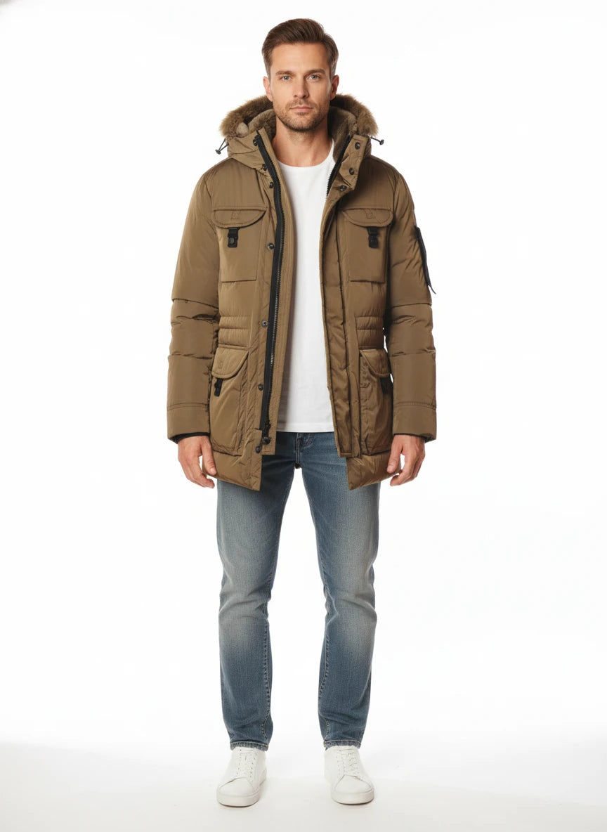 Vista da dietro del giubbotto Peuterey piuma militare con cappuccio