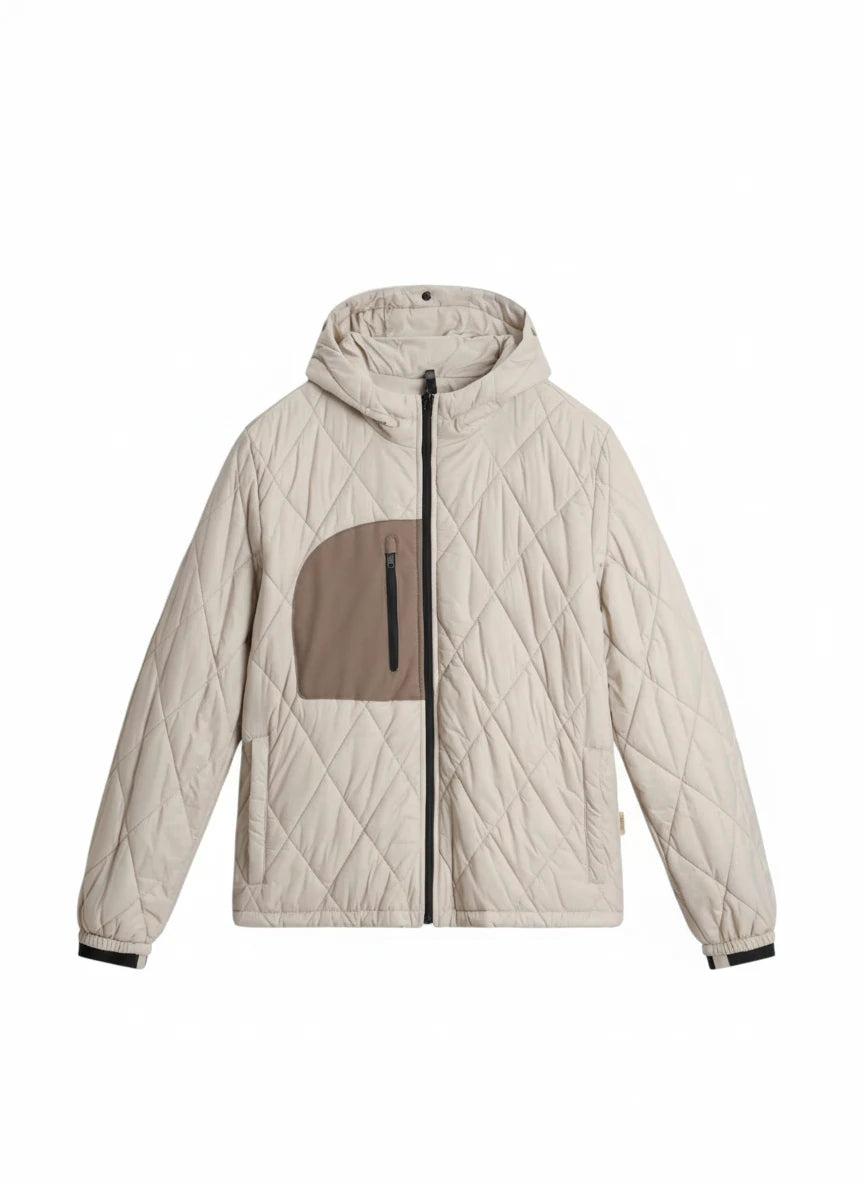 Modello indossa giubbotto tortora 3-in-1 con cappuccio e gilet interno Woolrich