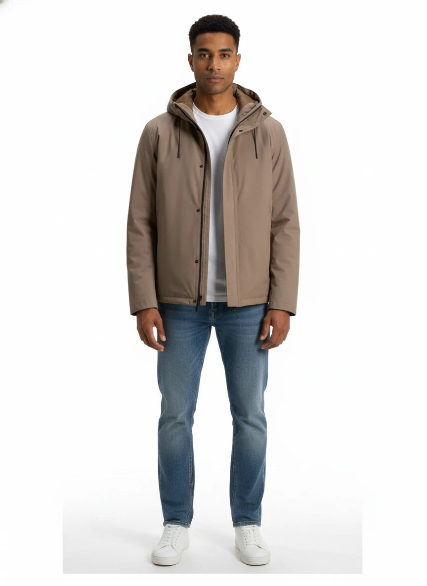 Modello indossa giubbotto tortora 3-in-1 con cappuccio e gilet interno Woolrich