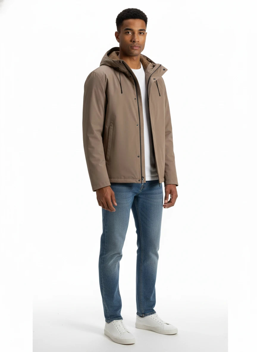 Modello indossa giubbotto tortora 3-in-1 con cappuccio e gilet interno Woolrich