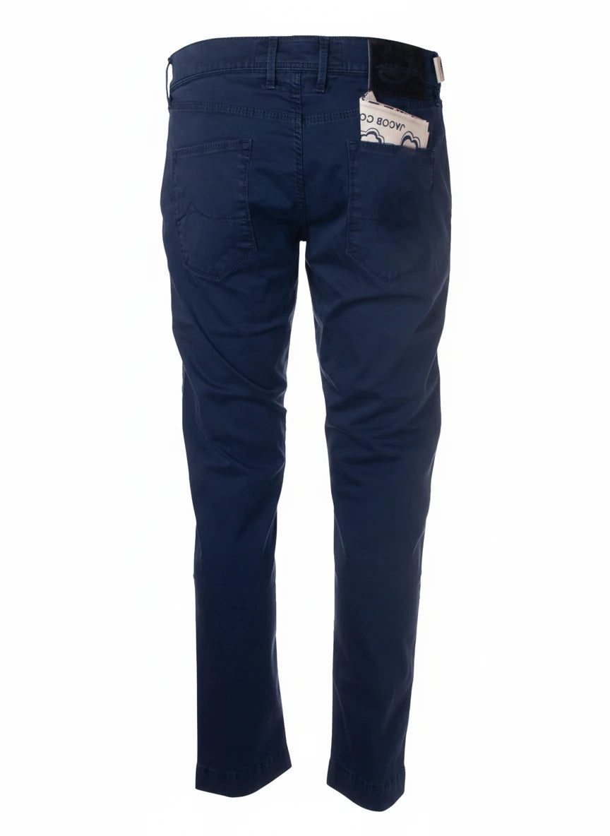 Pantalone chino dritto blu inchiostro Jacob Cohen visto frontalmente da solo
