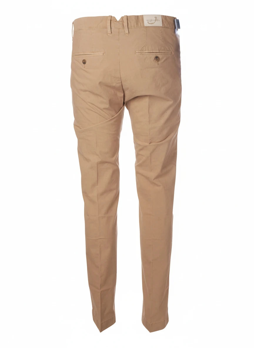 Particolare delle tasche e bottoni del pantalone chino sigaretta beige Jacob Cohen