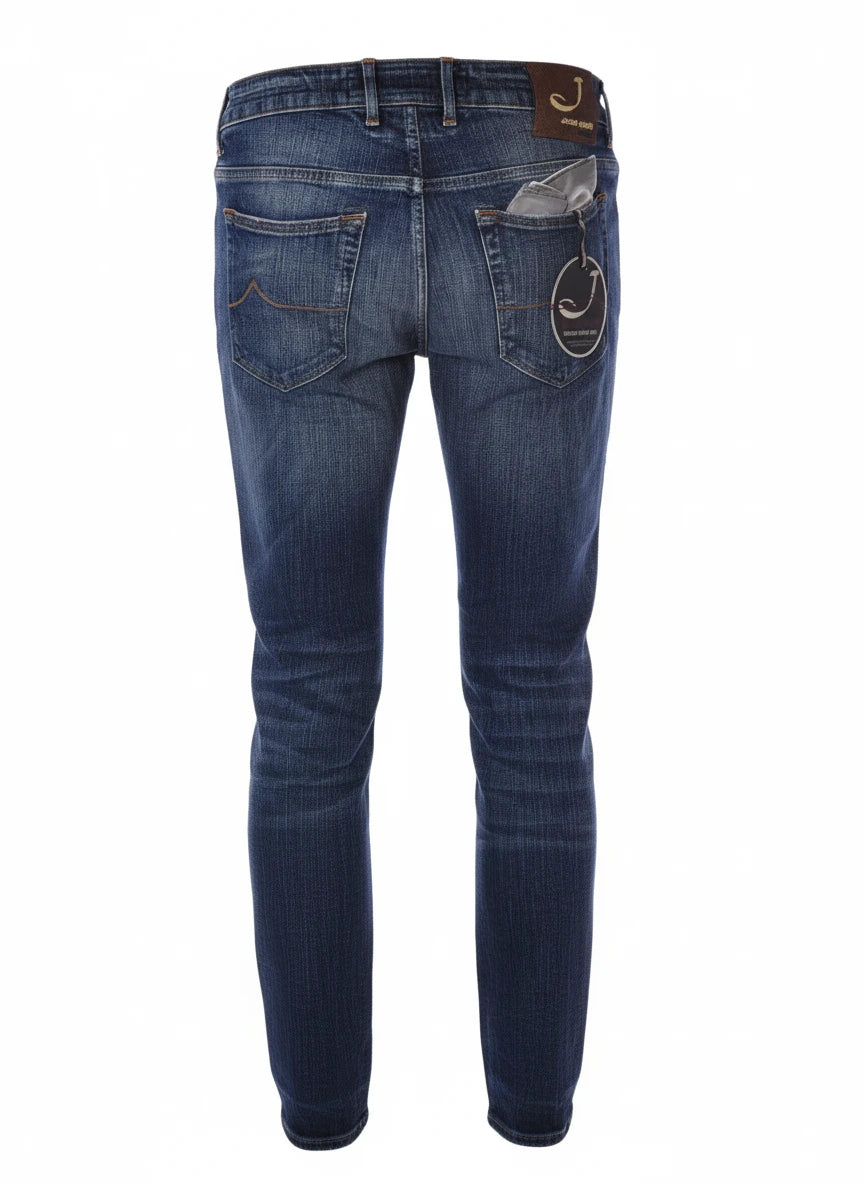 Close‑up detail of jeans narrow leg 4601 Jacob Cohen in premium fabric