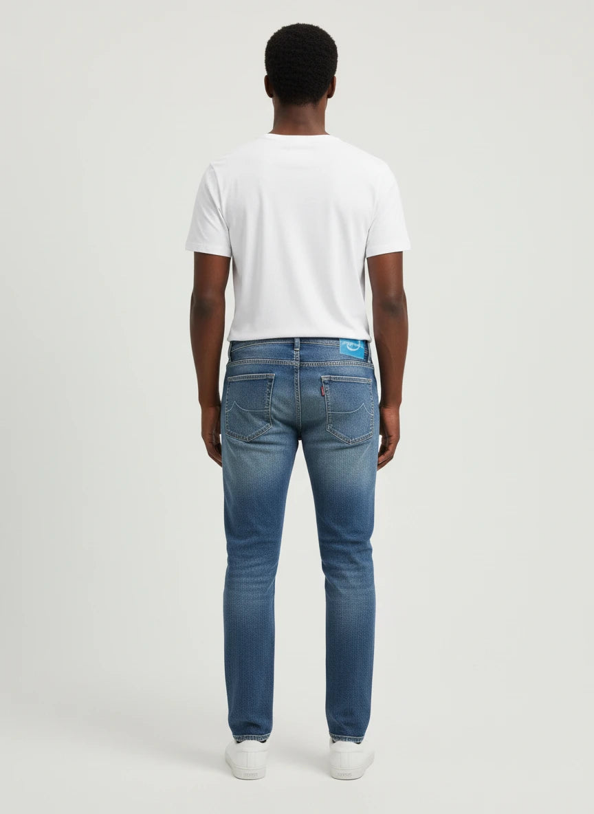 Front view of jeans straight leg lavscuro Jacob Cohen