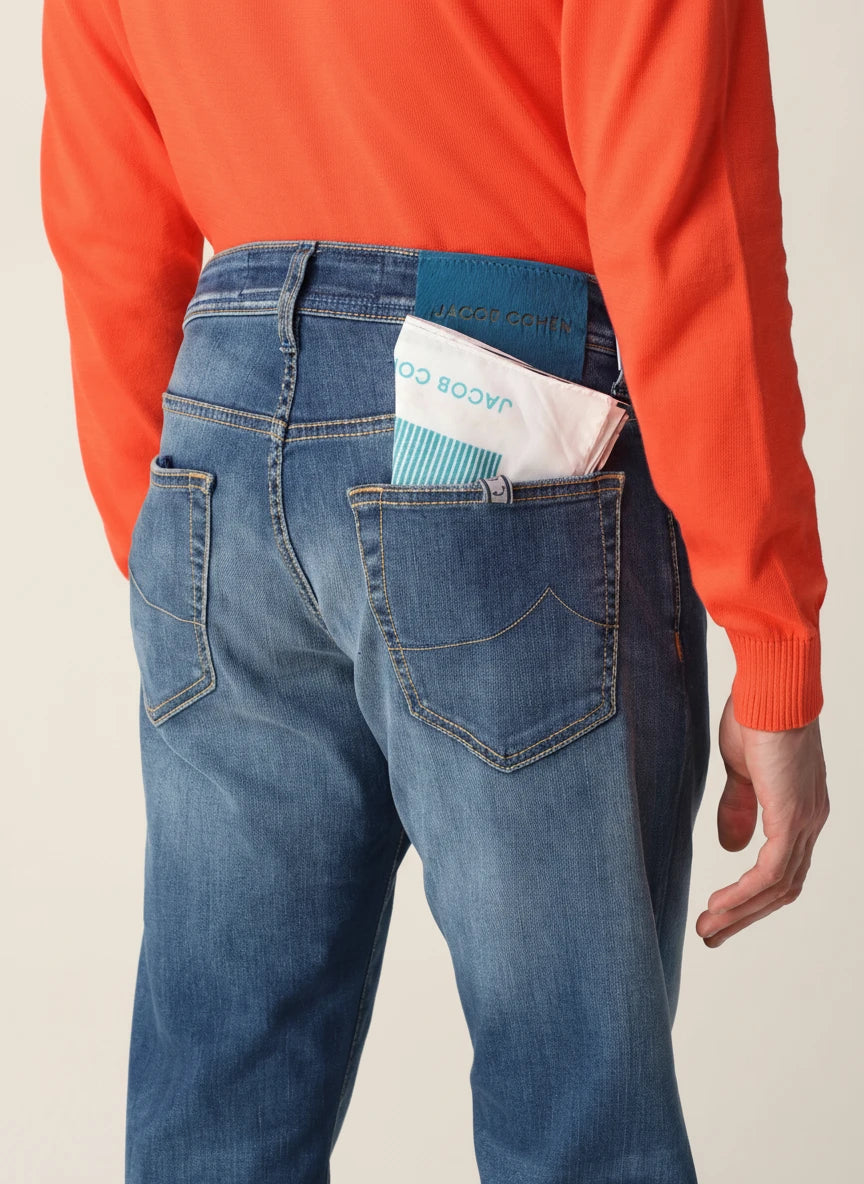 Dettaglio jeans slim fit d lav chiaro Jacob Cohen tela stretch
