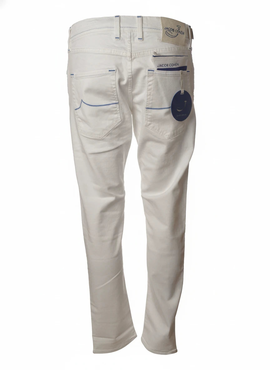 Dettaglio pantalone gamba dritta bianco ottico Jacob Cohen drill di cotone