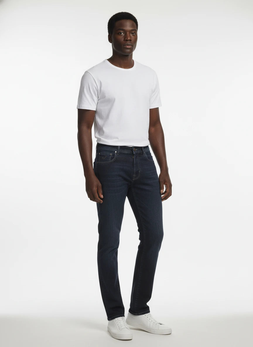 Dettaglio primo piano jeans slim fit d lav scuro Jacob Cohen