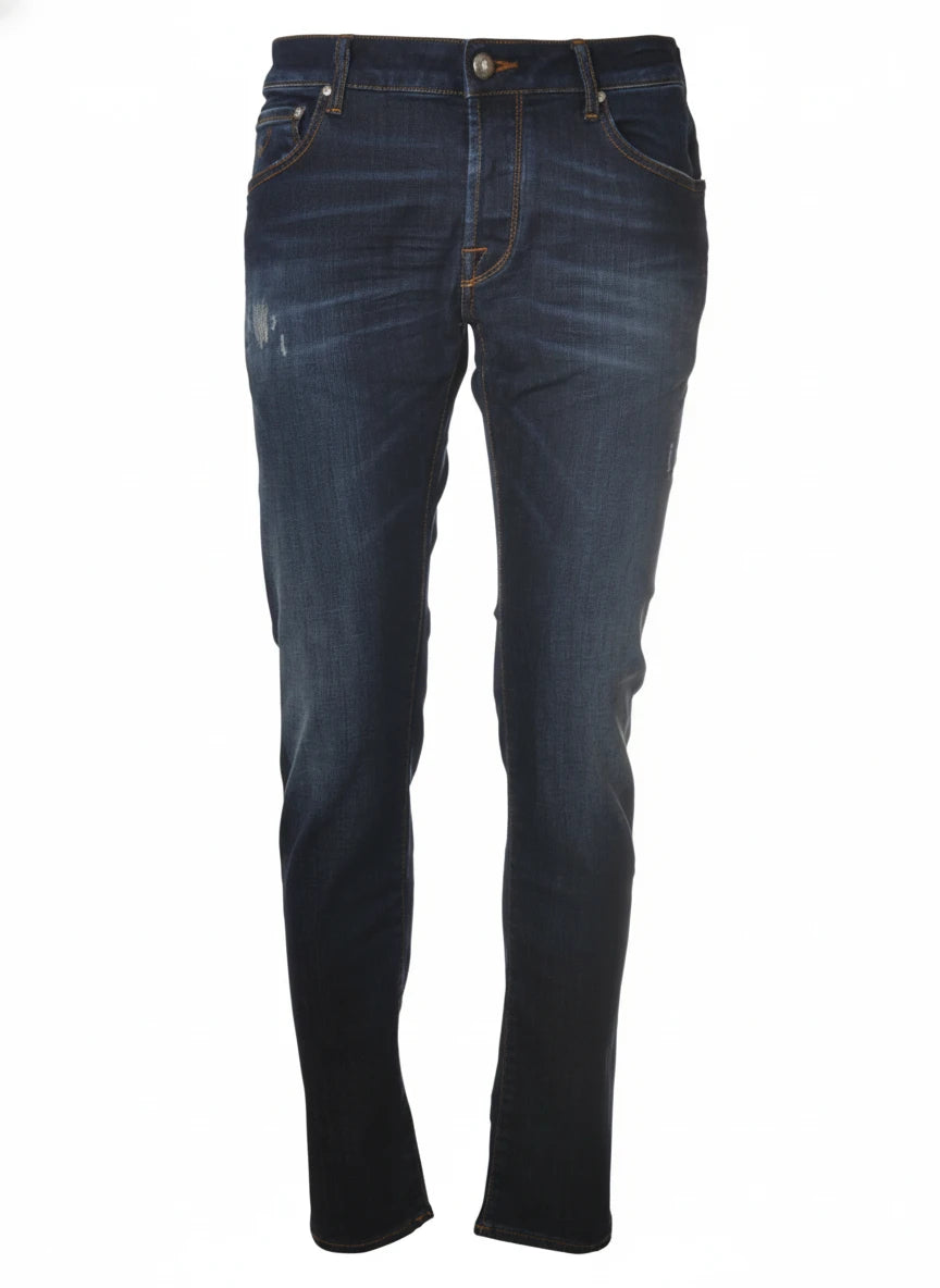 Dettaglio primo piano jeans slim fit lav medio scuro Jacob Cohen tela stretch leggera