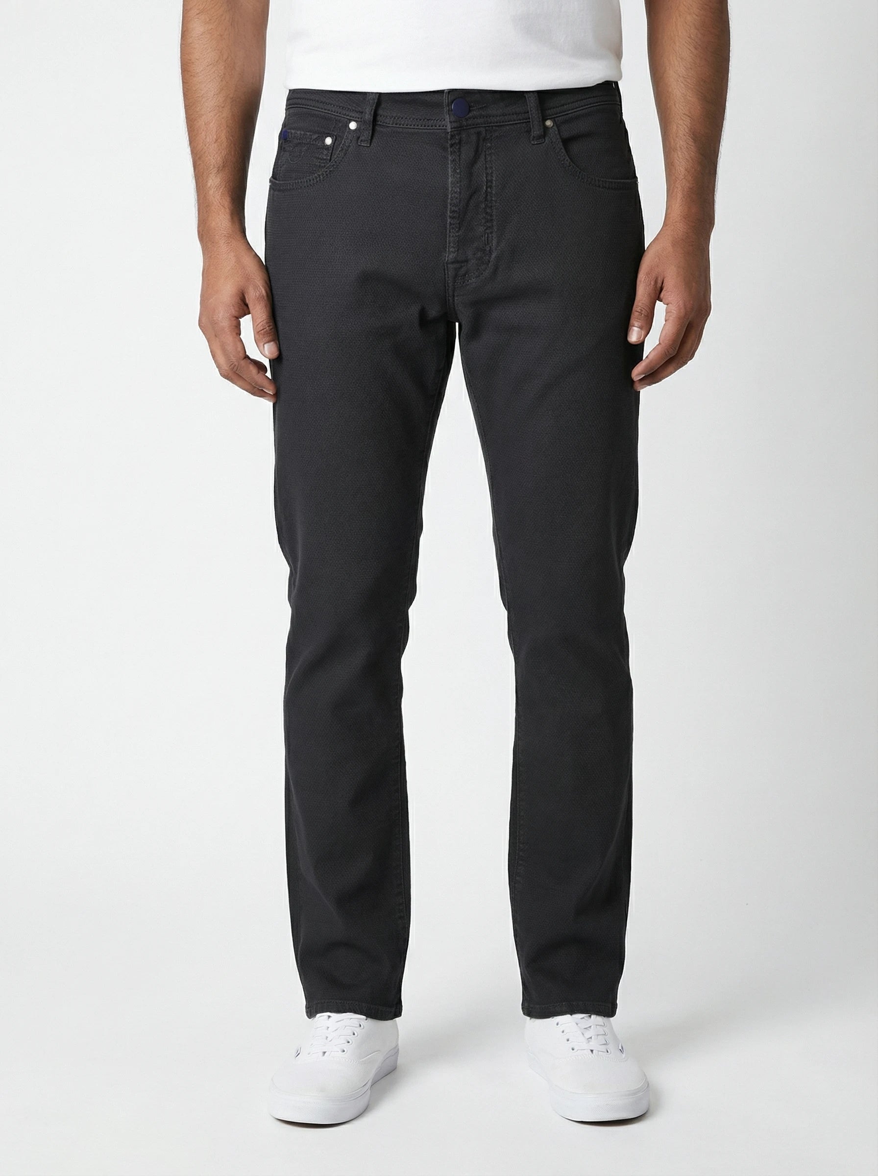 Modello a 45 gradi pantalone slim fit blu navy Jacob Cohen tessuto operato