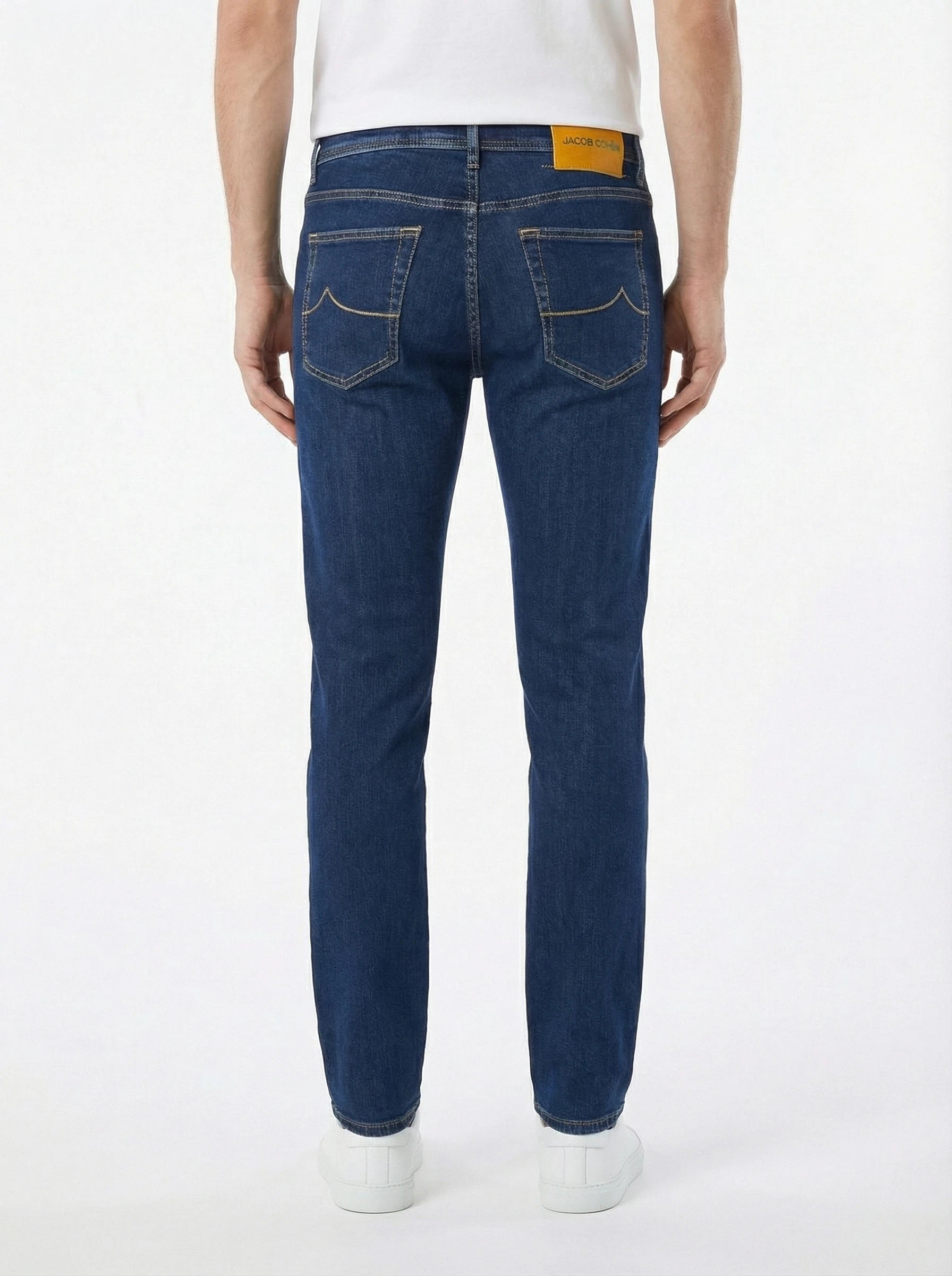 Modello di spalle jeans super slim fit d l a v scuro Jacob Cohen