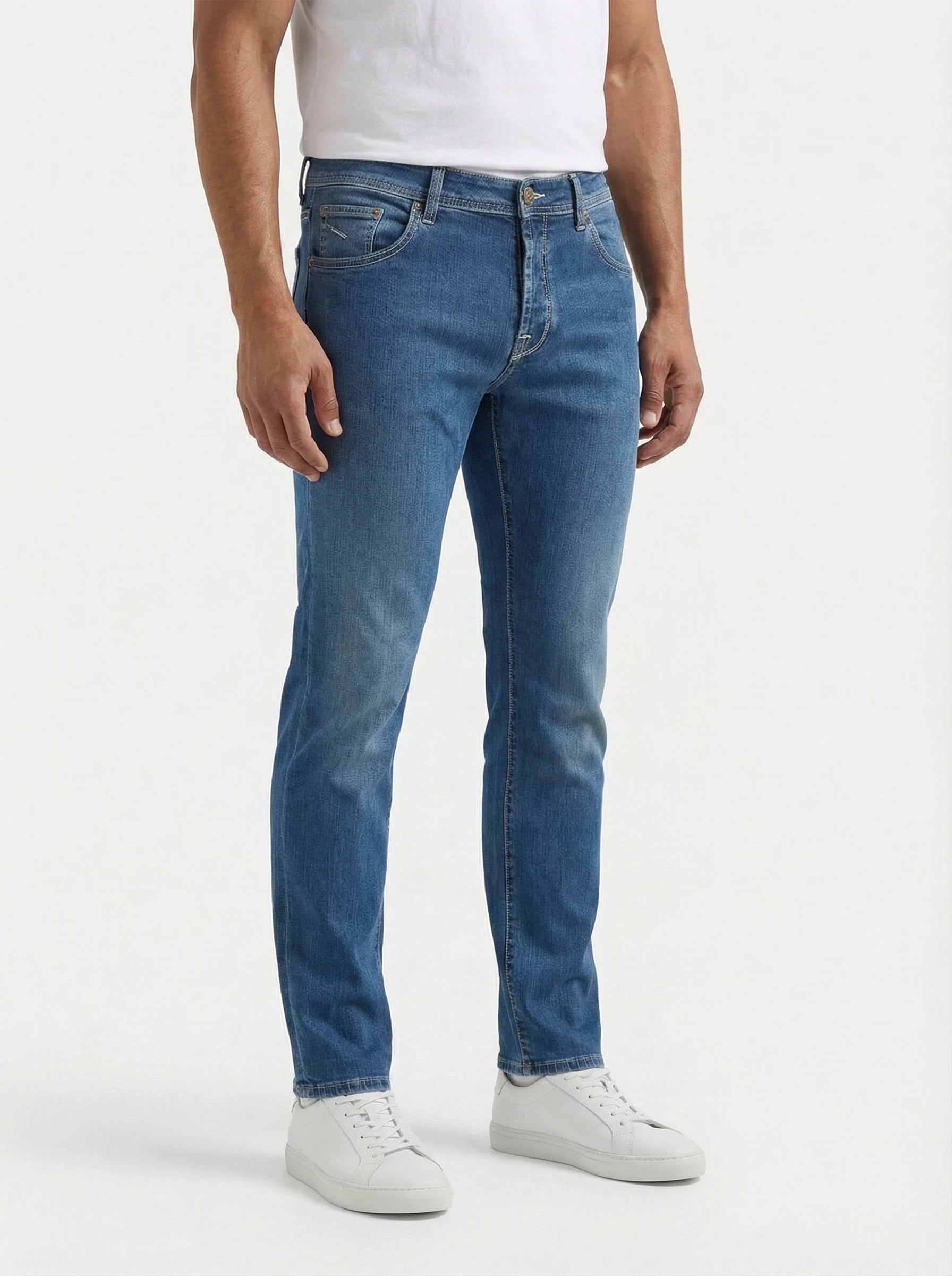 Front view of model wearing slim‑fit jeans l a v medio Jacob Cohen in premium fabric