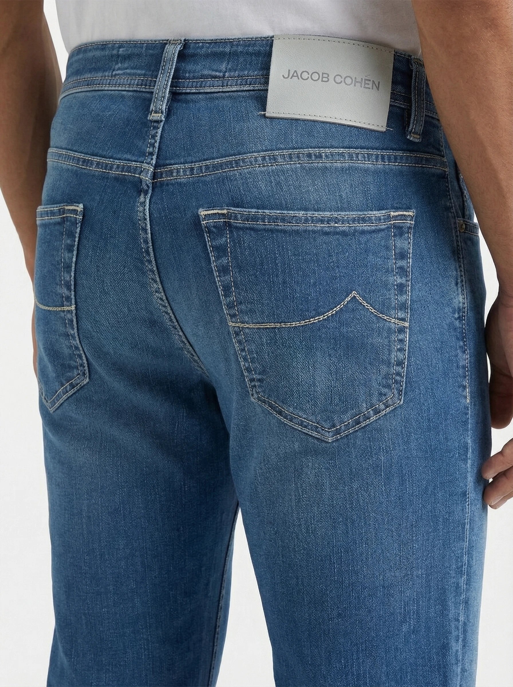 Rear view of slim‑fit jeans l a v medio Jacob Cohen
