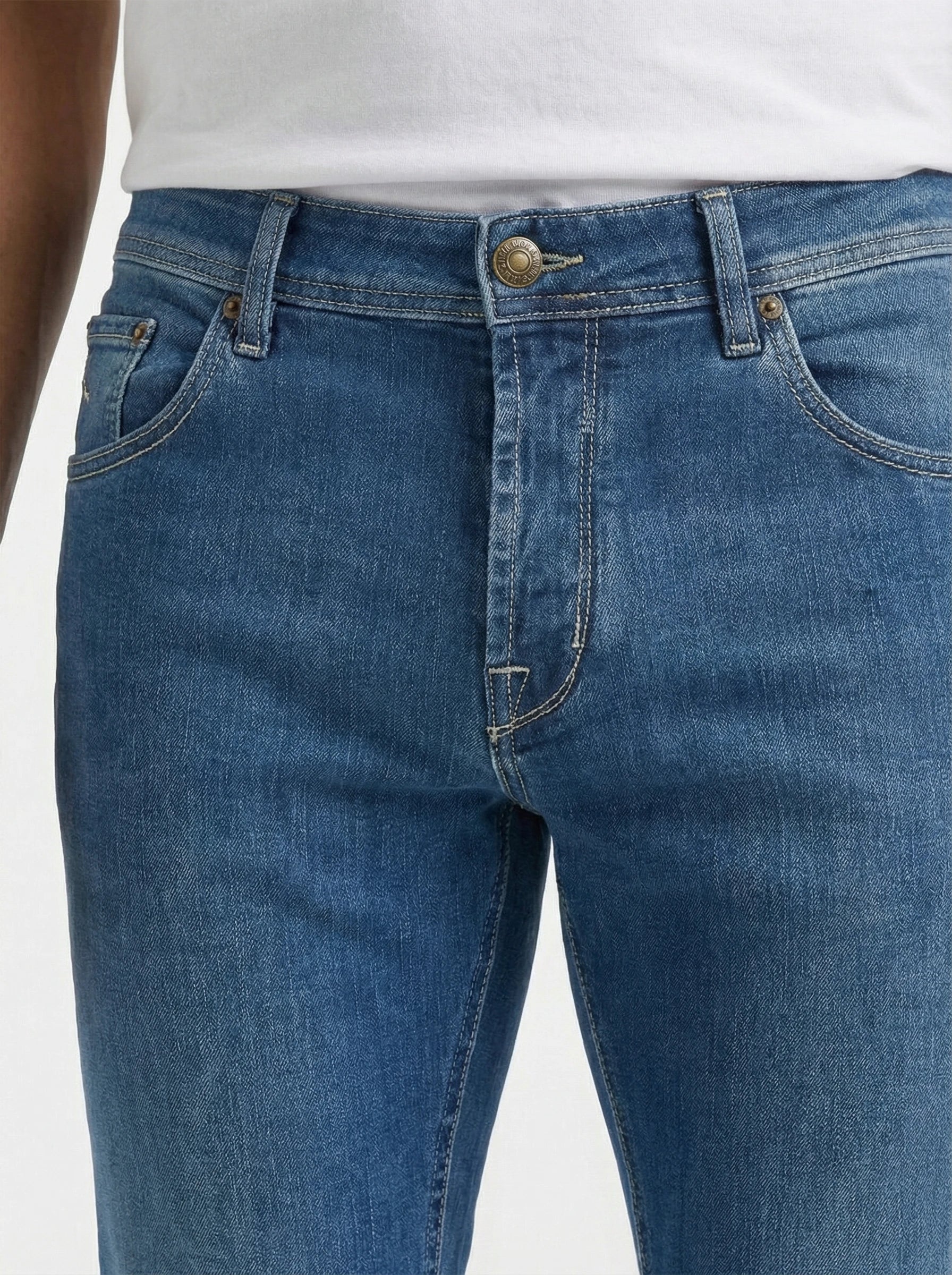 Front view of slim‑fit jeans l a v medio Jacob Cohen