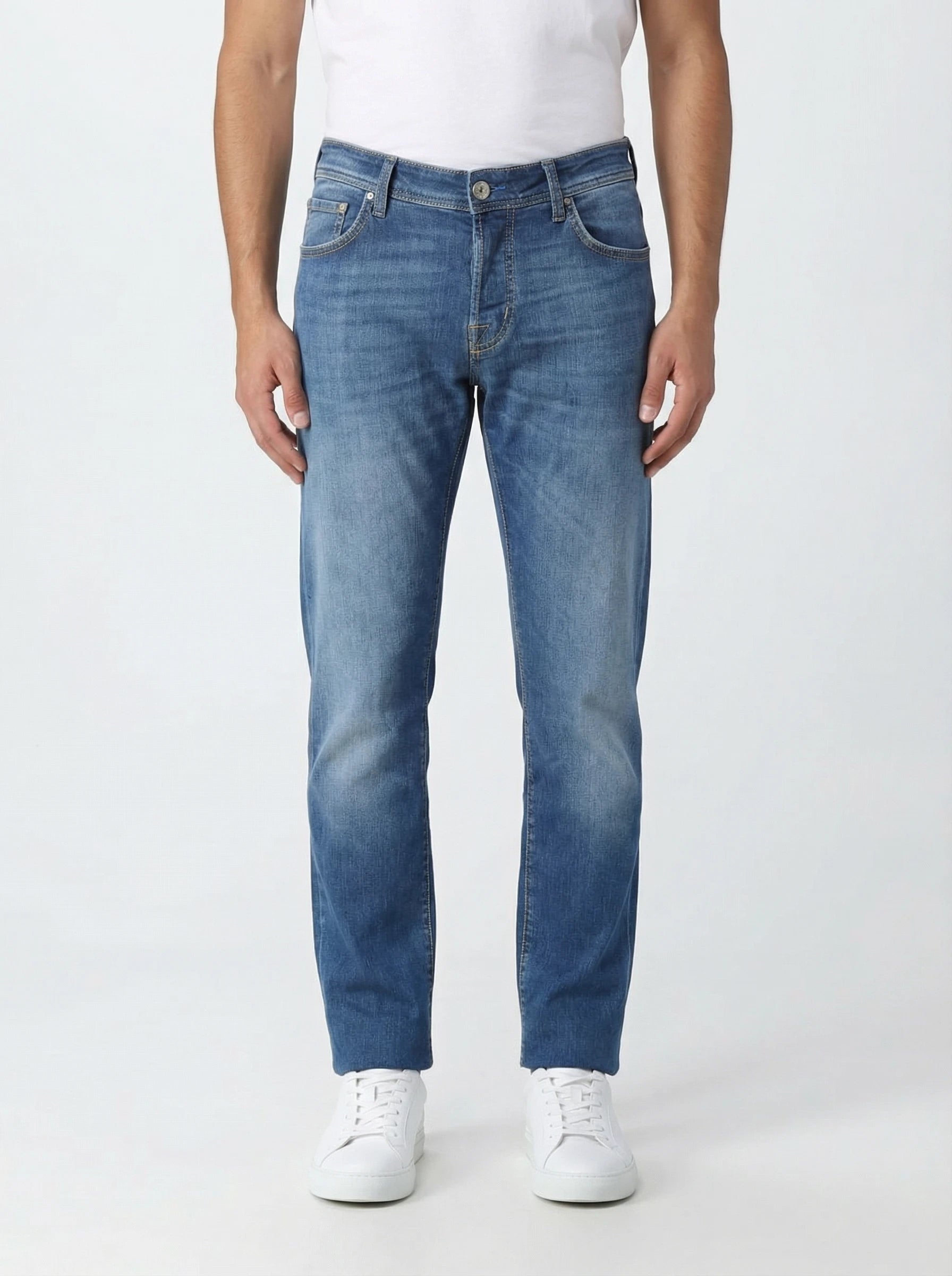 Modello a 45 gradi jeans slim fit d lav chiaro Jacob Cohen tela stretch