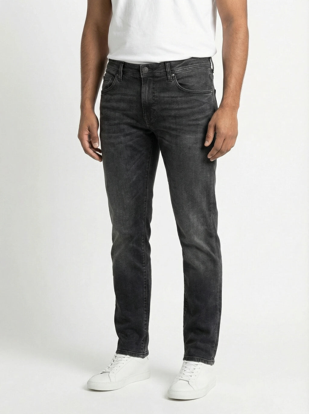 Modello di fronte jeans slim fit d lav nero Jacob Cohen tela stretch