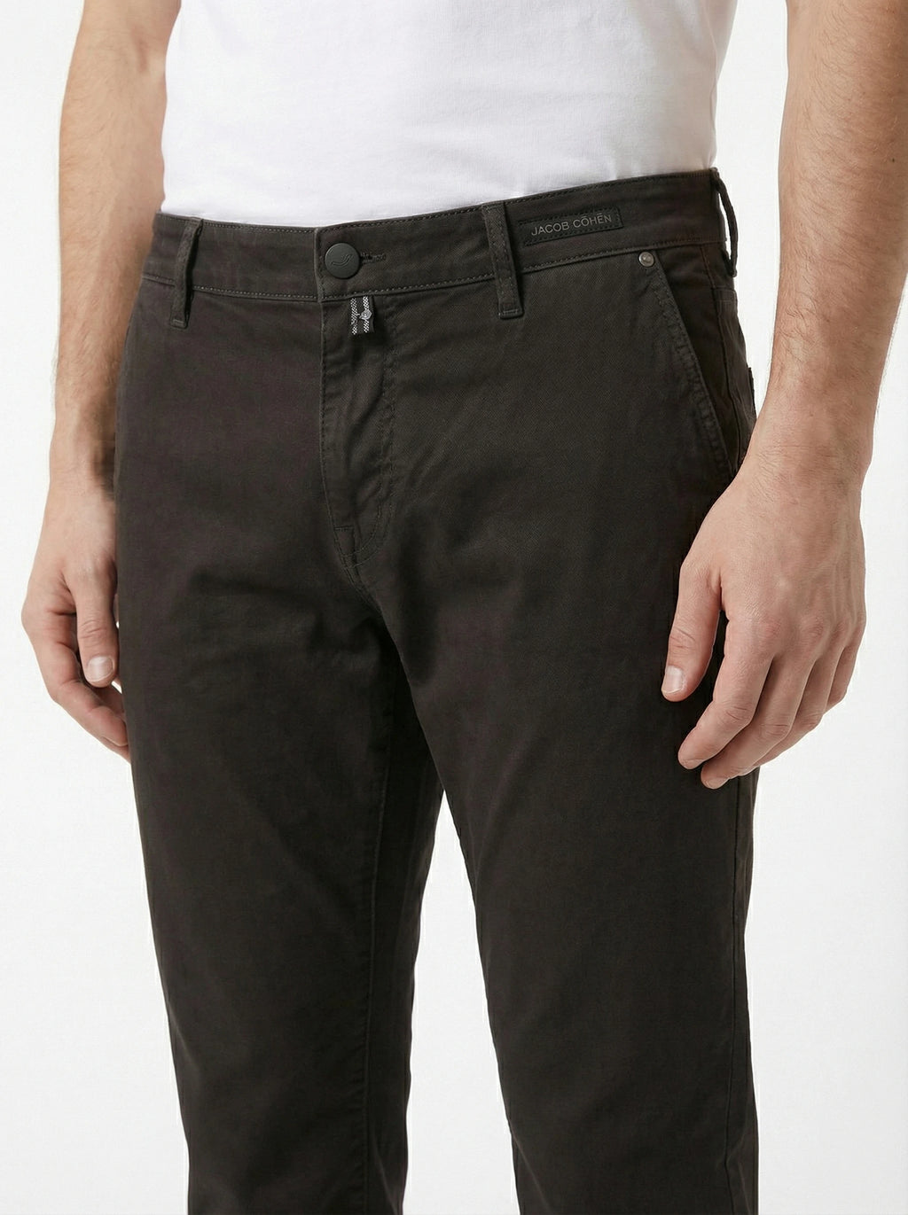 Model 45 with jeans chino slim dark brown Jacob Cohen in stretch fabric
