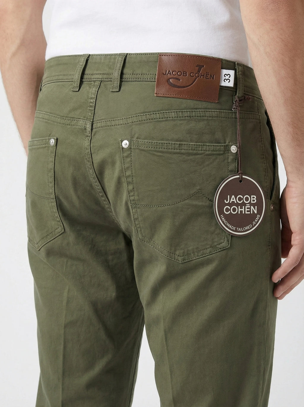 Vista da dietro del pantalone slim kaki Jacob Cohen